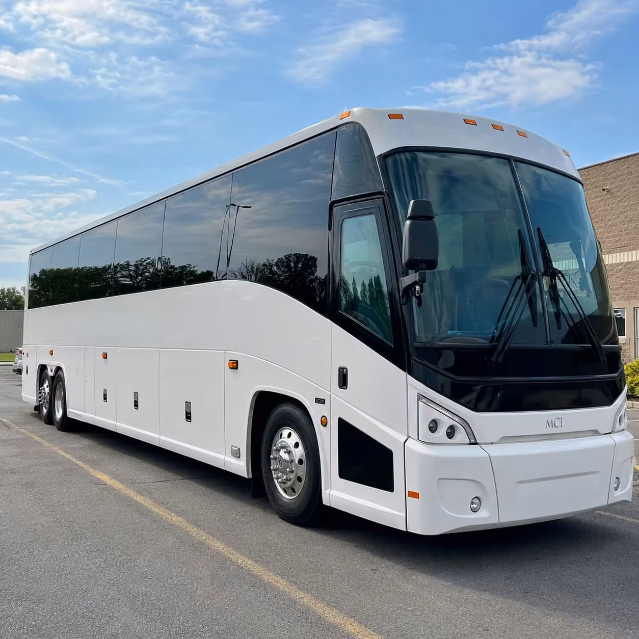 school and university groups in avondale can count on long distance bus rentals